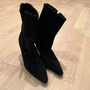 MANOLO BLAHNIK BOOTIE